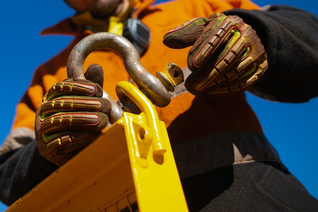 How To Handle Shackles Properly During A Construction Project | Open ...